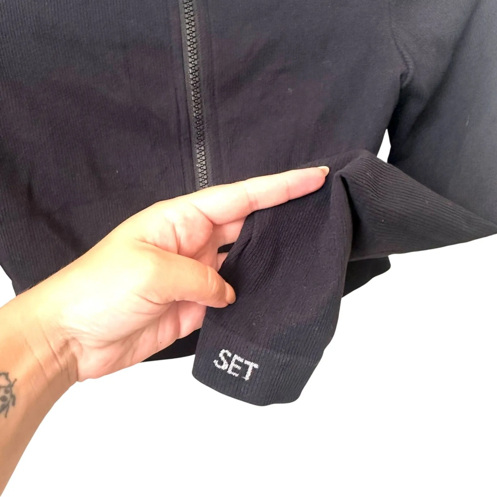 SET ACTIVE Cropped Zip Sculptflex Jacket Black Small‎ - Image 4