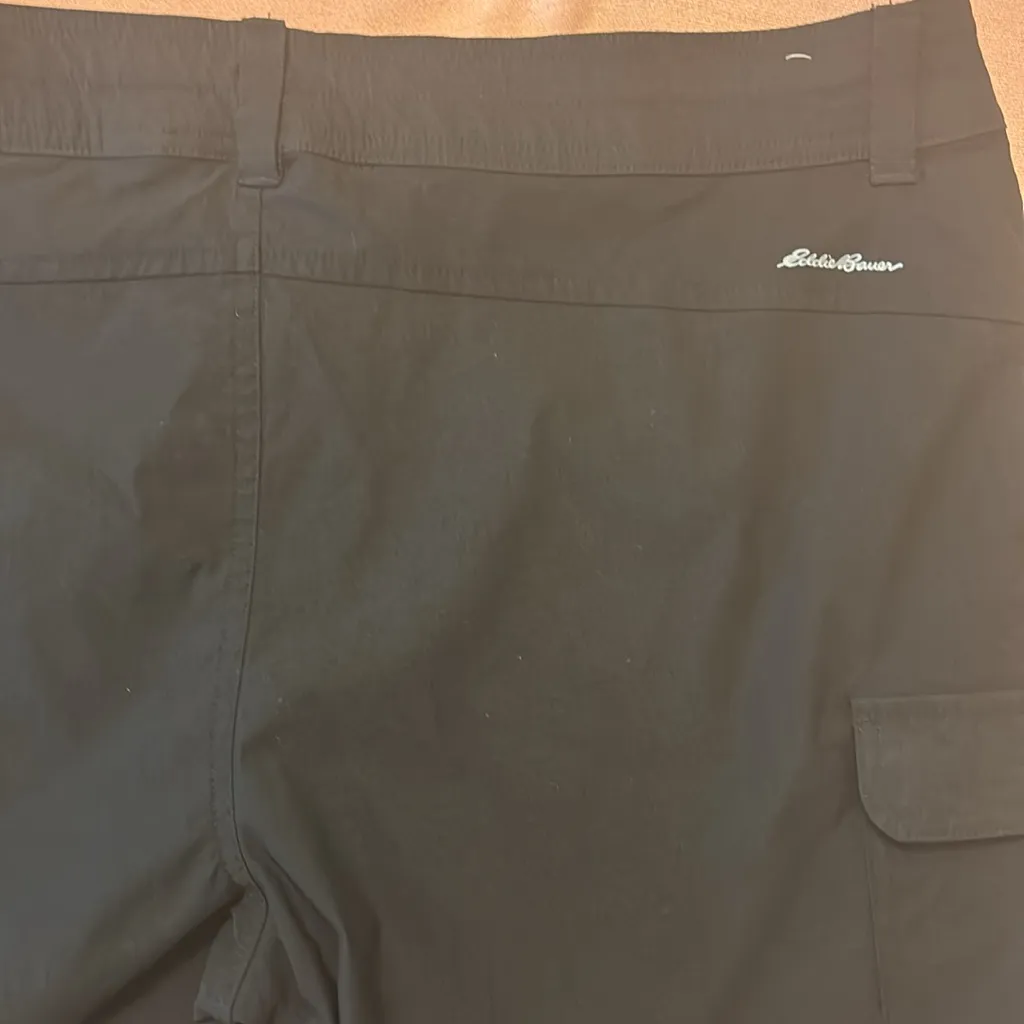 Eddie Bauer Women's Black Cargo Shorts - Image 8