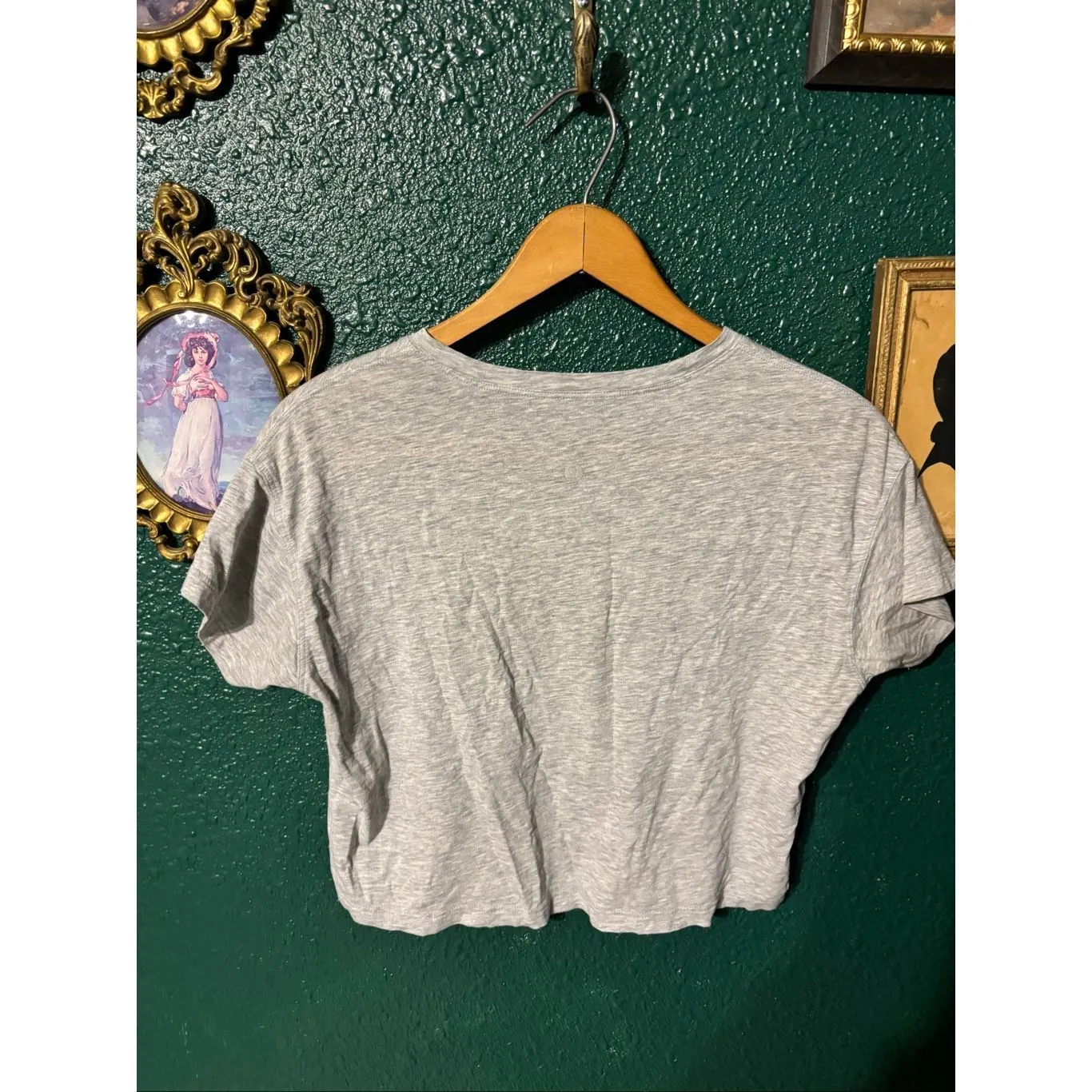 Lululemon  Gray Cropped Basic SS Top Sz Small - Image 2