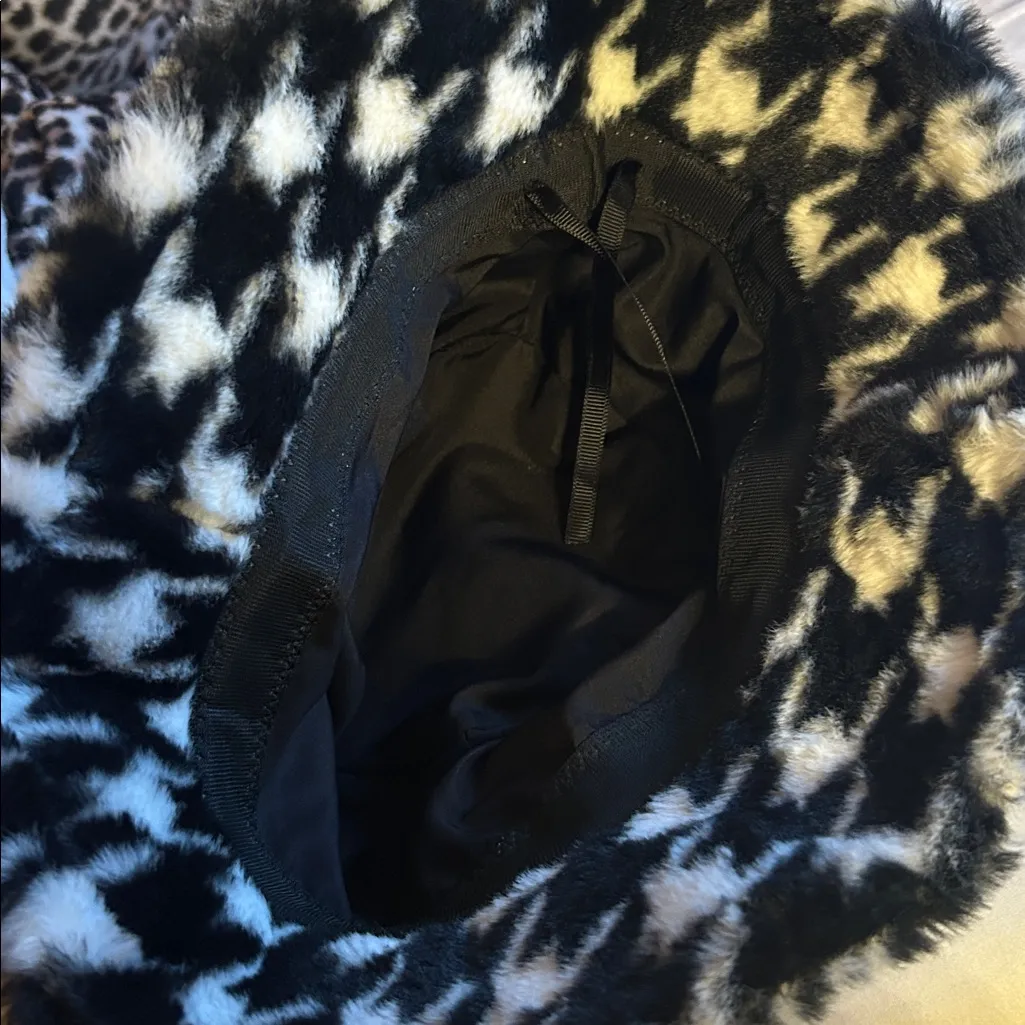 Cutest Fuzzy Black and White Houndstooth Pattern Bucket Hat - Image 4