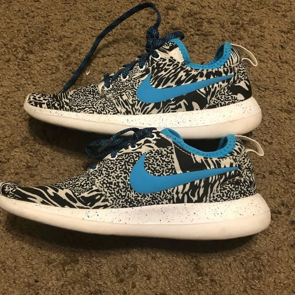 Nike ID Roshe Two Flyknit Womens Size 5 Teal Tiger‎ Stripe Leopard 897153-992 - Image 2