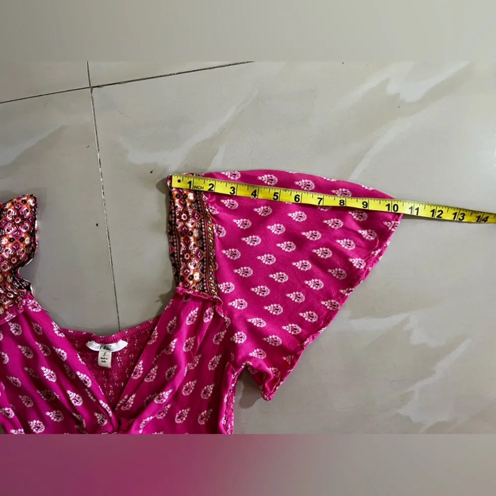 Francesca’s Mi Ami Bri Floral pink Romper bell sleeve short jumpsuit summer S - Image 7