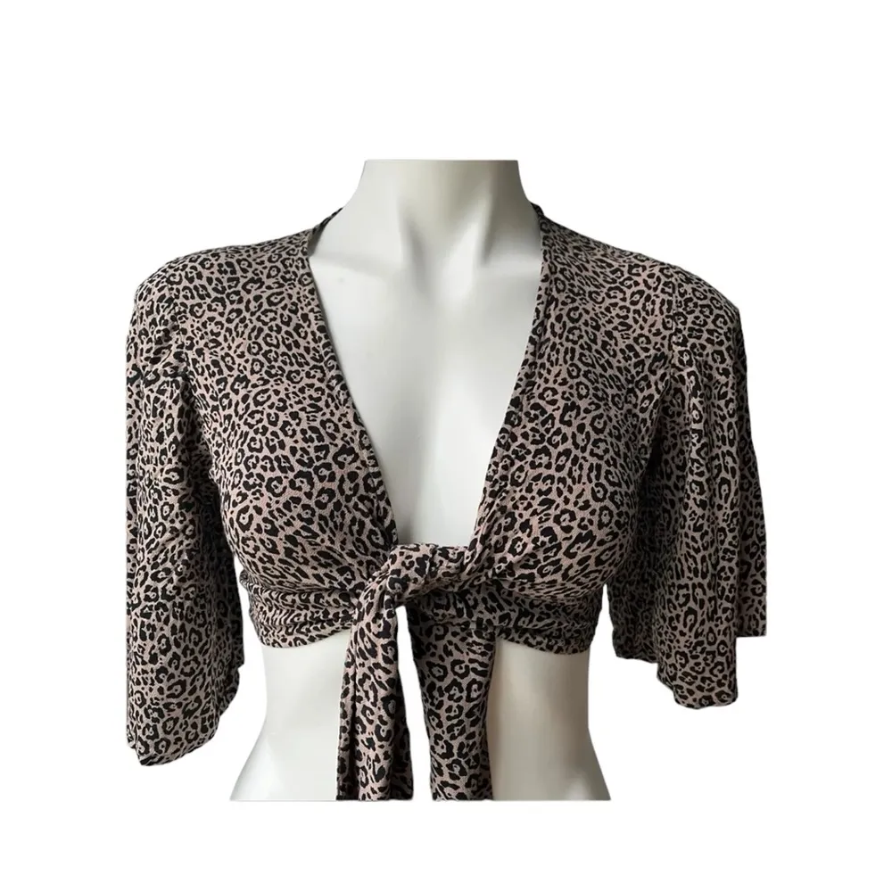NWT, American Eagle Leopard Print Tie Front Crop Top - Image 7