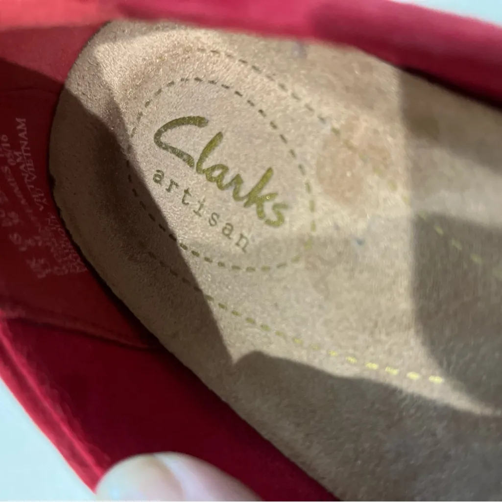 Clarks Red Women's Suede Ballet Flats Size 6 - Image 4