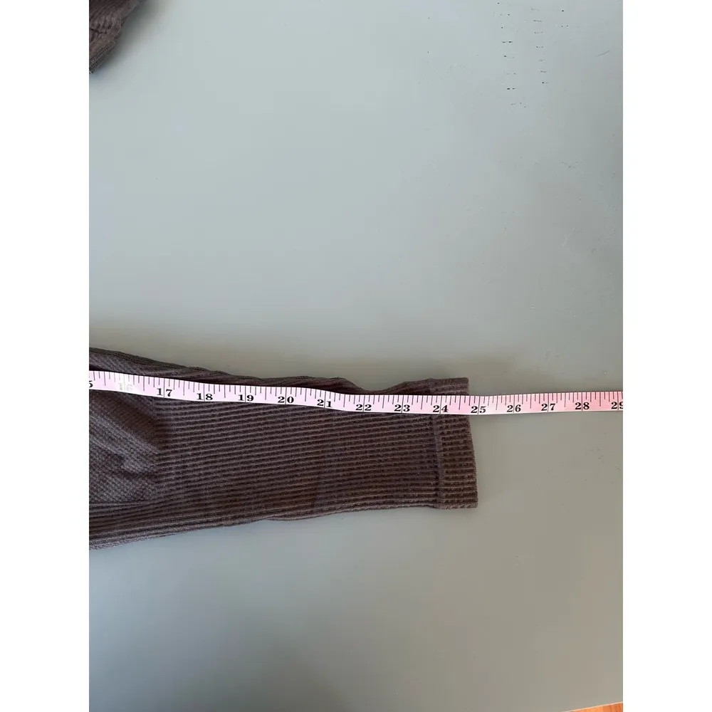 Gymshark womens leggings dark grey size S/M logo on leg seamless - Image 7