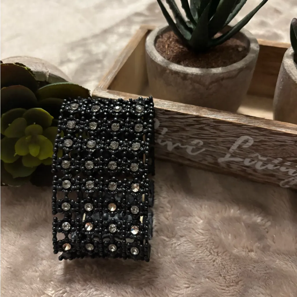 Vintage Elegant Black Metal 4 Row Rhinestone Stretch Bracelet - Image 2