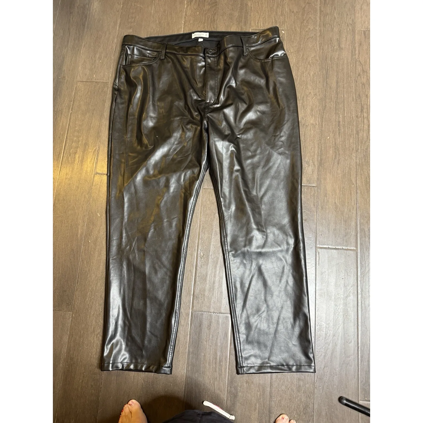 Abercrombie & Fitch Curve‎ Love Vegan Leather 90's Straight Pant Size 37 - Image 2