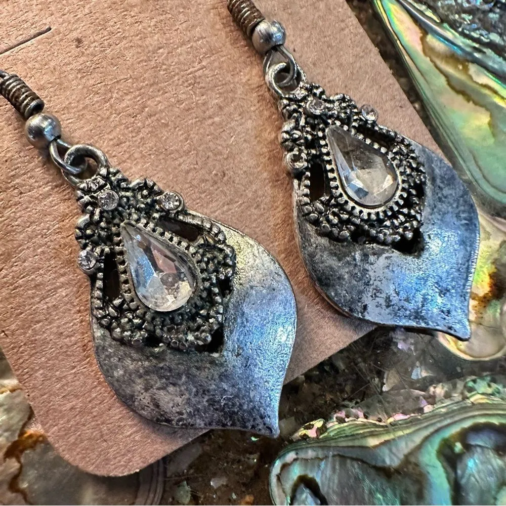 Vintage Teardrop Crystal Dangle Earrings – Antique Silver Finish - Image 3