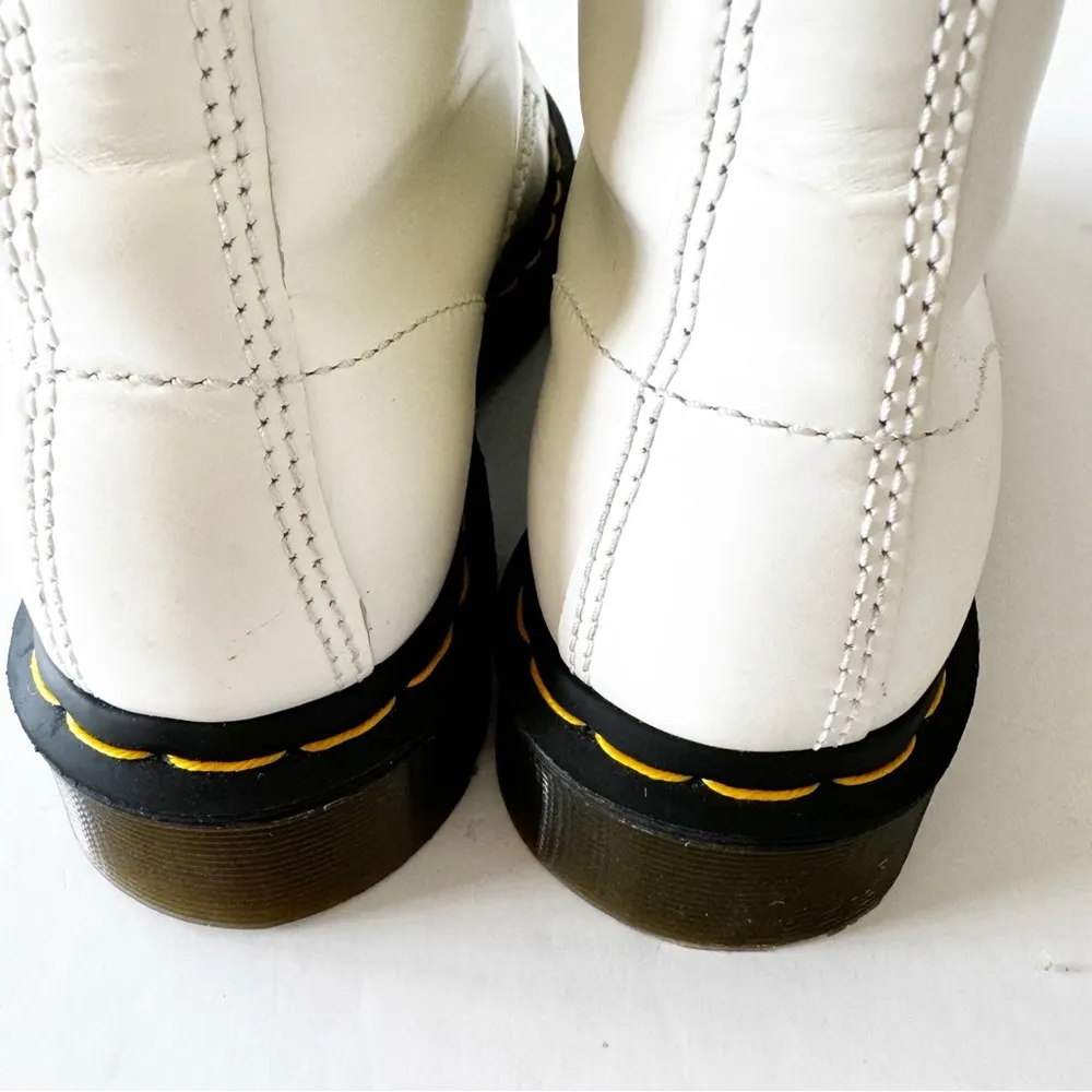 Doc Martens White Leather 11821 Boot 8 Eye AirWair Bouncing Soles Women’s Size 6 - Image 8
