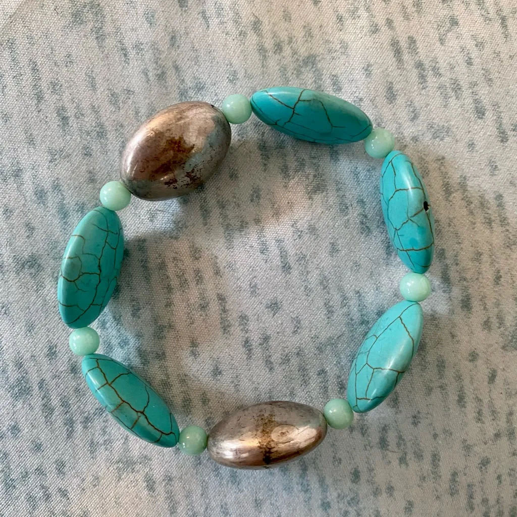 Turquoise and silver beaded stretch bracelet! Blue - Image 4