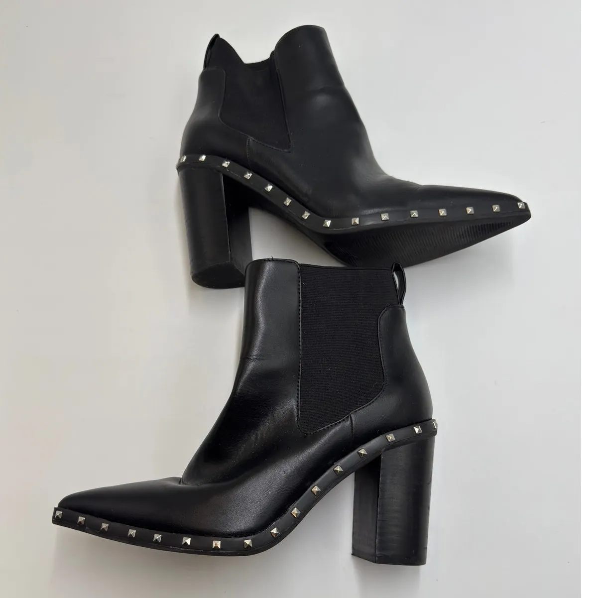 Charles David · 9M · DODGER Studded Chelsea Ankle Boots · Black · Pointed Toe - Image 6