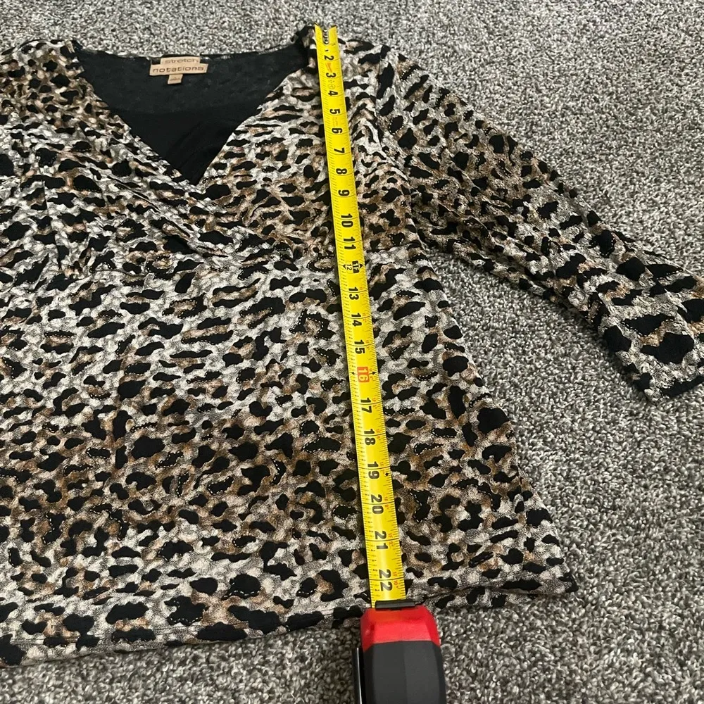 Notations brown animal leopard print 3/4 sleeve v neck blouse L - Image 4