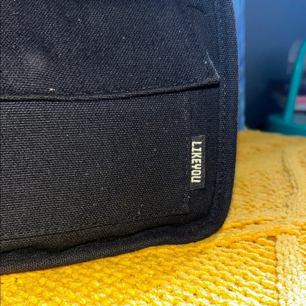 Llege Tarde Black Canvas Tote Bag with Cat Patch - Image 6