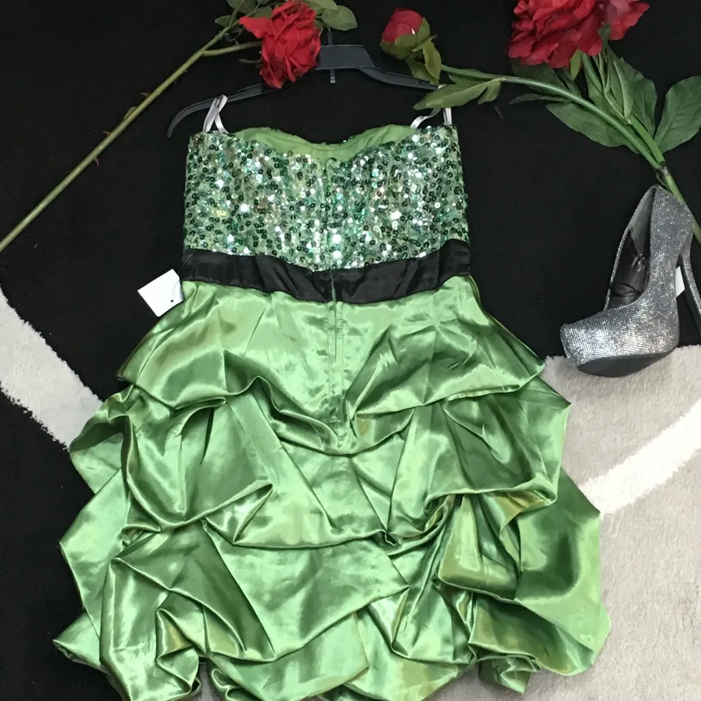 Speechless green/black formal dress size 3 - Image 2