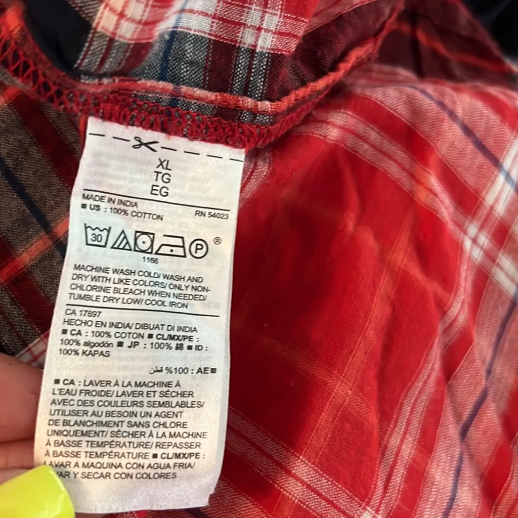 Old navy plaid button down - Image 6