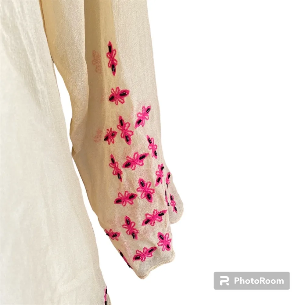 Sundance 100% Silk Butter Yellow Pink Embroidered Blouse Size XS - Image 3