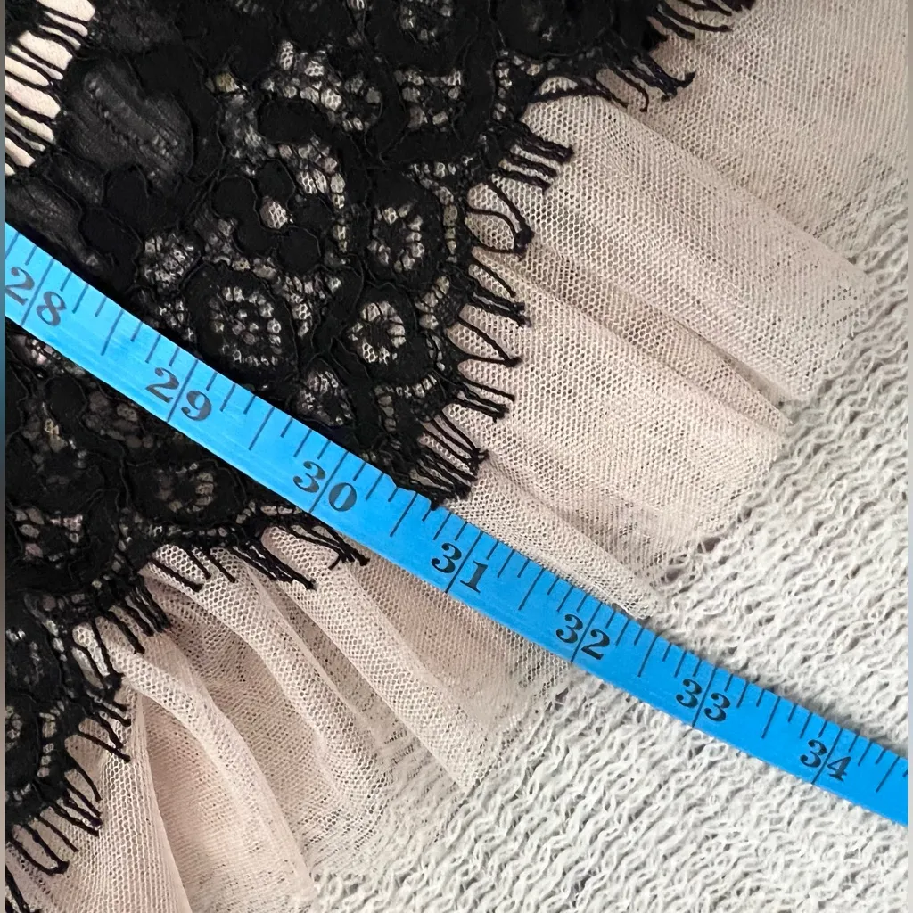 Francesca's Collection black lace over nude lining & tulle detail womens‎ size 2 - Image 7
