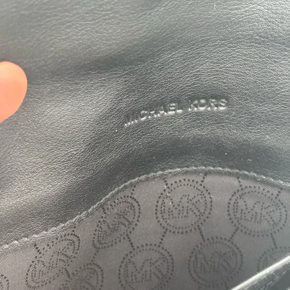 Michael Kors Black and Tan Logo Wallet - Image 5