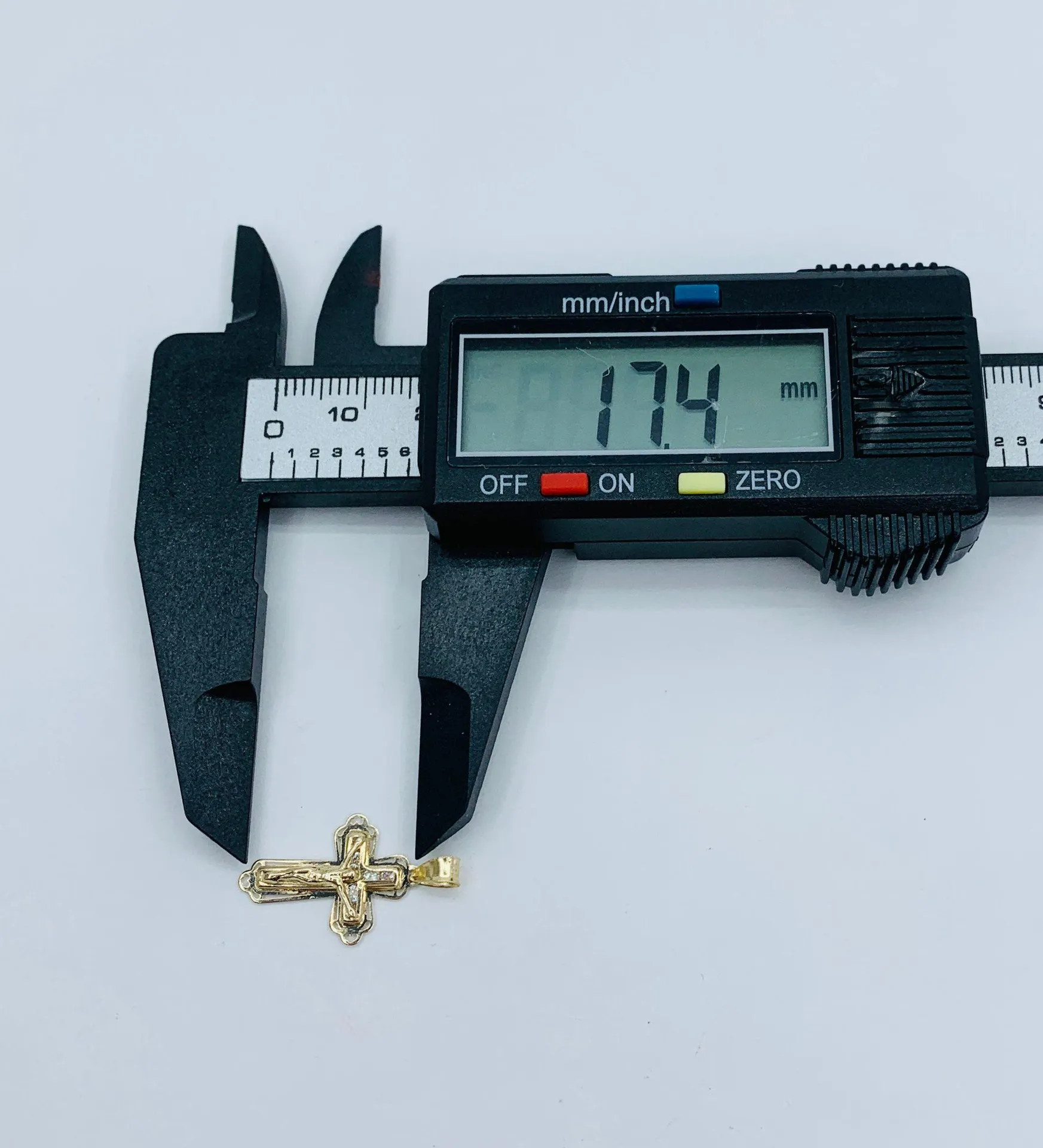 10k gold Cross small charm pendant crucifix ~ Dije en Oro cruz pequeña - Image 4