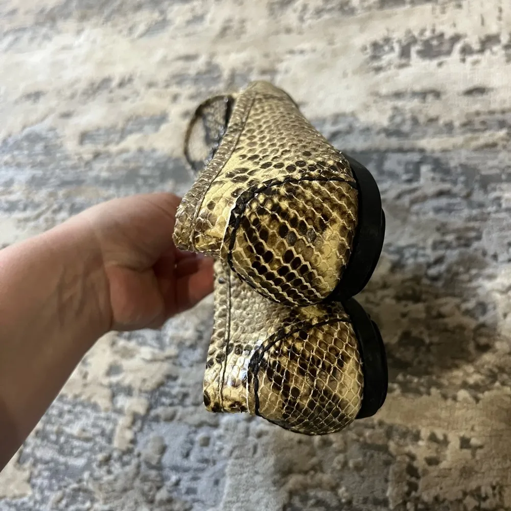 Stuart Weitzman Brown Snakeskin Slip On Loafers Size 7.5 US - Image 7