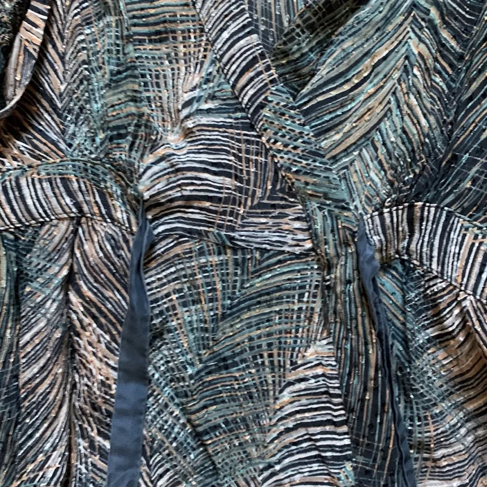 BCBG max Azria textured blouse - Image 4