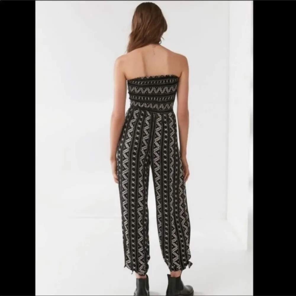 Urban Outfitters Strapless Smocked Top Jumpsuit Size Large Bohemian Casual - Image 7