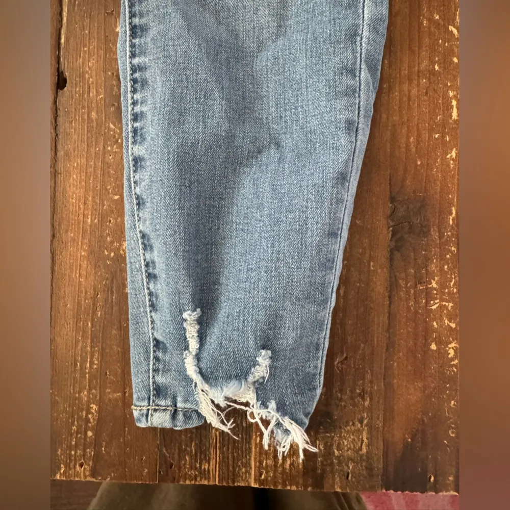 Women’s Heather High Waist Distressed Hem Crop Jeggings - Image 7