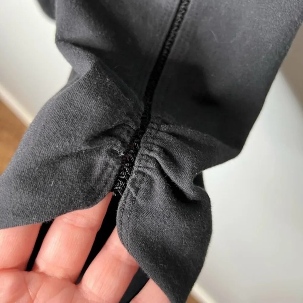 Free people movement black Scorpio cropped leggings cut out seam gym size small - Image 12