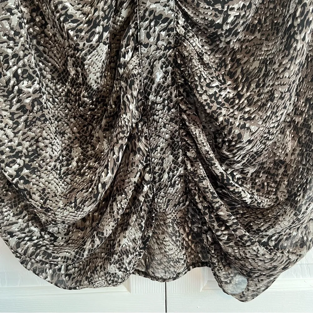 Logix Animal Print Scrunched Front Lightweight Top Size Small - Image 2