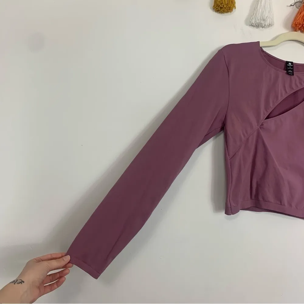 NWT Velocity Cropped Cut Out Pink Cinnamon Workout Top Size Large Purple - Image 5