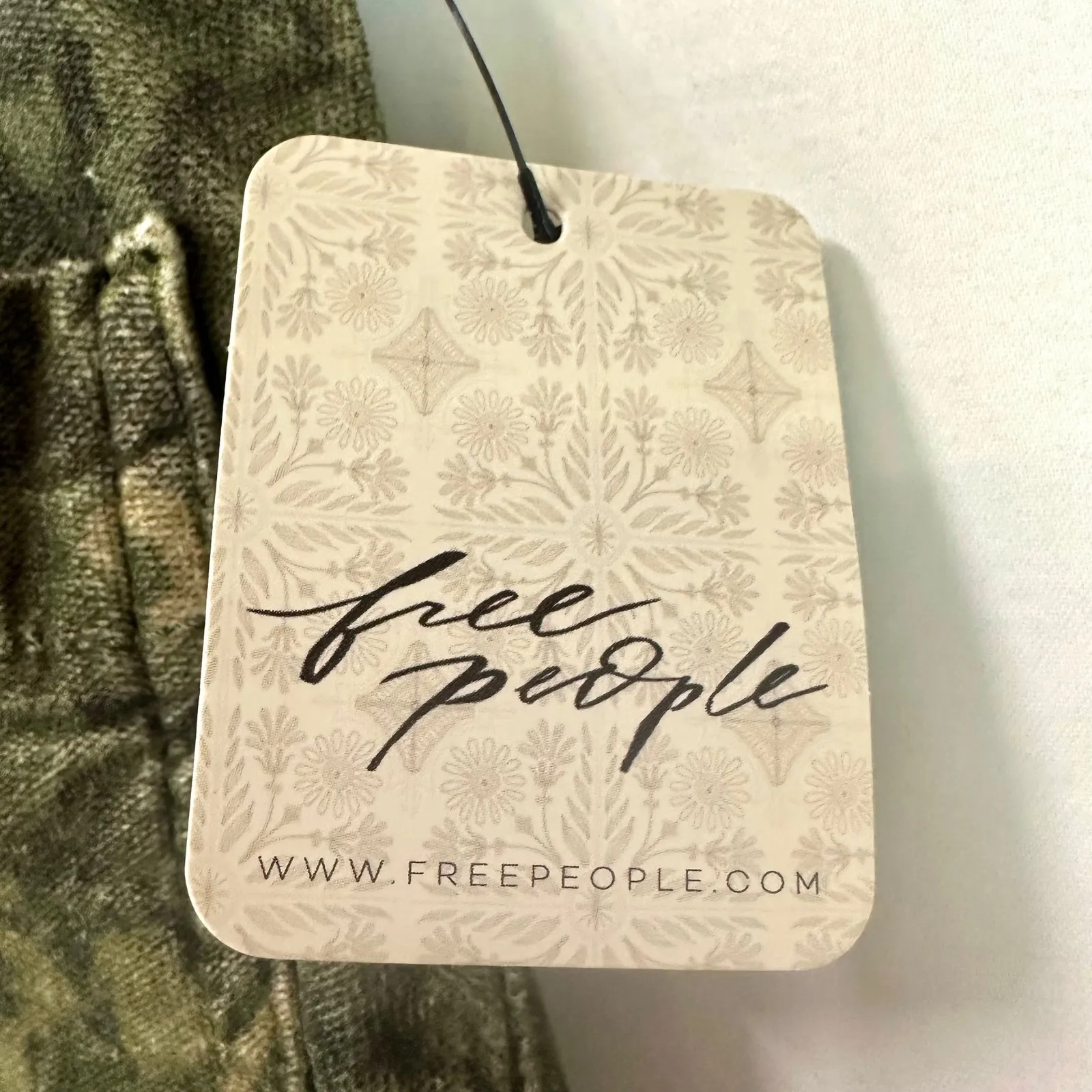 FREE PEOPLE NEW High Times Printed Kick Flare Crop Pants Olive Gypsy Rug Size 10 - Image 4