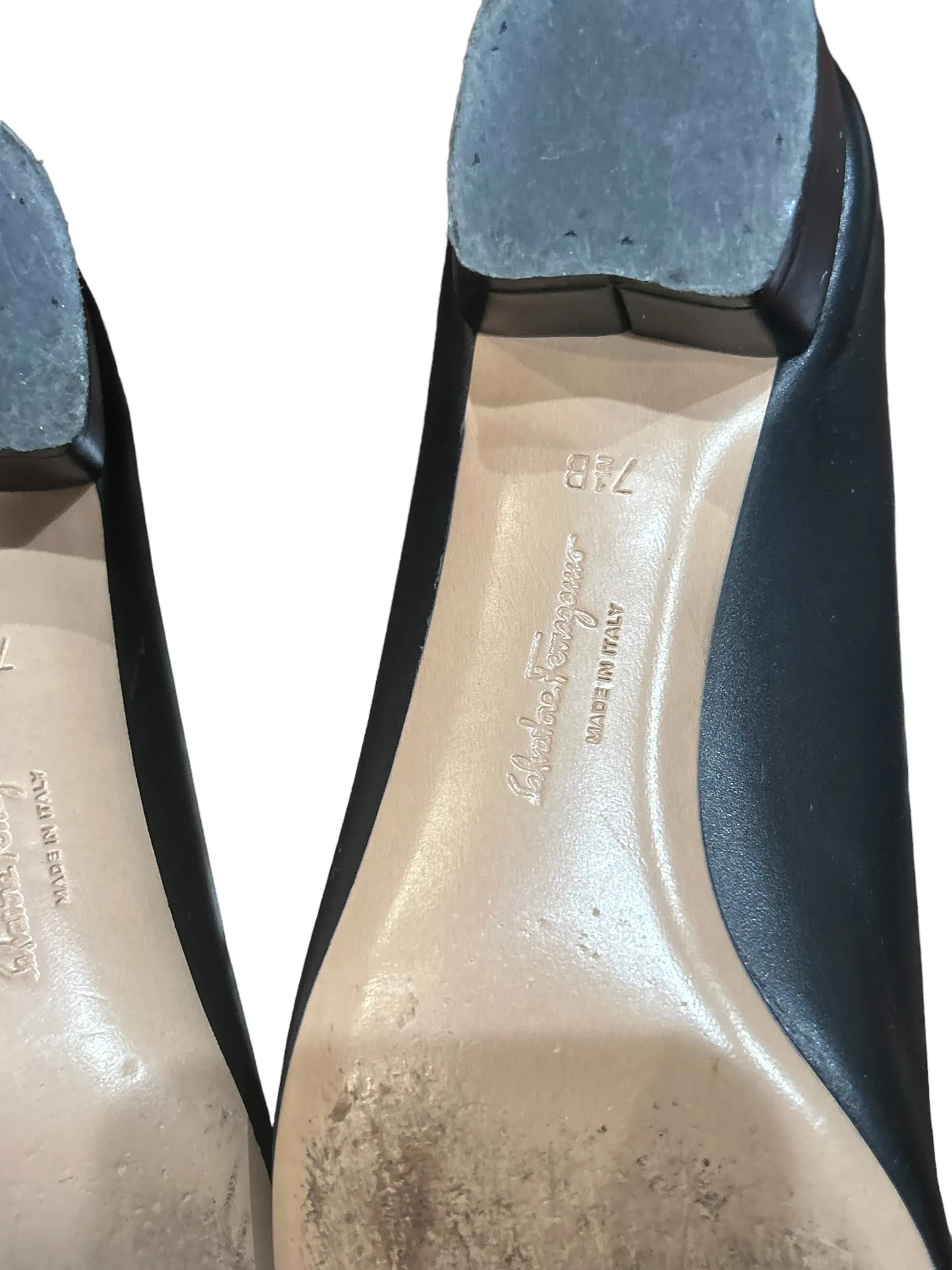 Salvatore Ferragamo Vara Bow Pump black  Leather Shoes Size 7.5 Made In Italy - Image 7