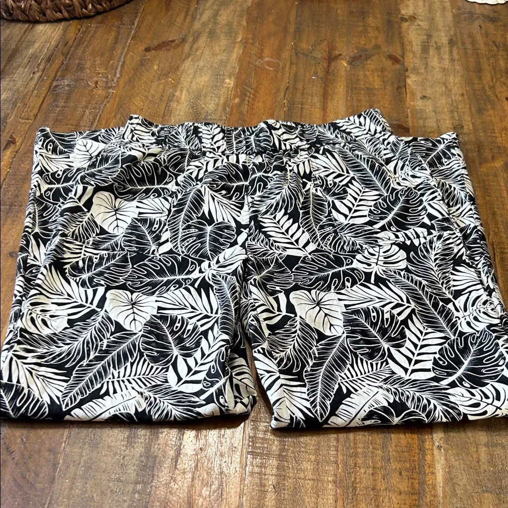 Calvin Klein Black and White Leaf Print Pants - Image 8