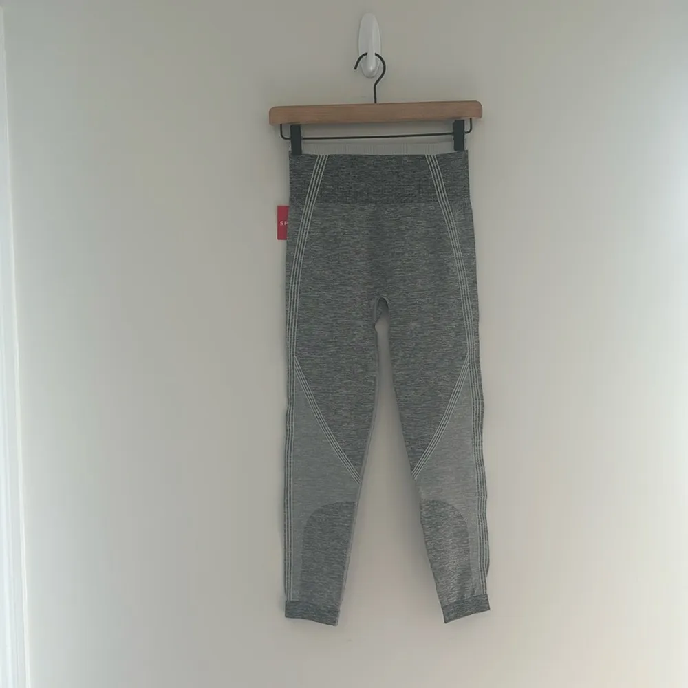 NWT Spanx Small Seamless Sculpt Leggings Spacedye Cloudy Grey - Image 3