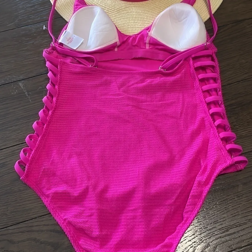 Hot Pink One Piece Side Cutout Swimsuit NWOT Barbiecore - Image 4