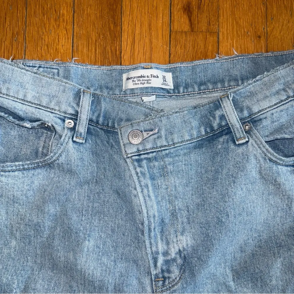 ABERCROMBIE & FITCH 90s Straight Ultra High Rise Curve Love Crisscross Jeans 32 - Image 4