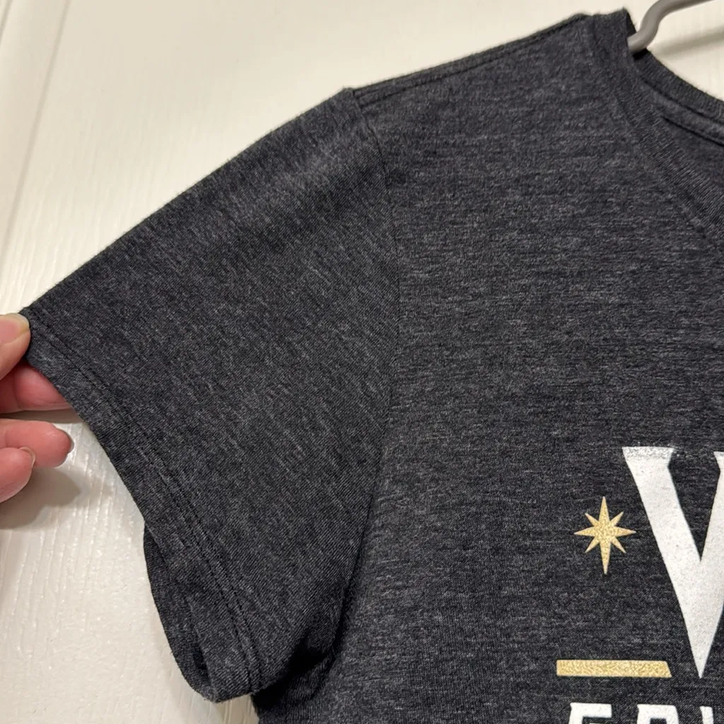 NHL Vegas Golden Knights VGK Hockey Gray Shirt Size Large EUC #1904 - Image 4