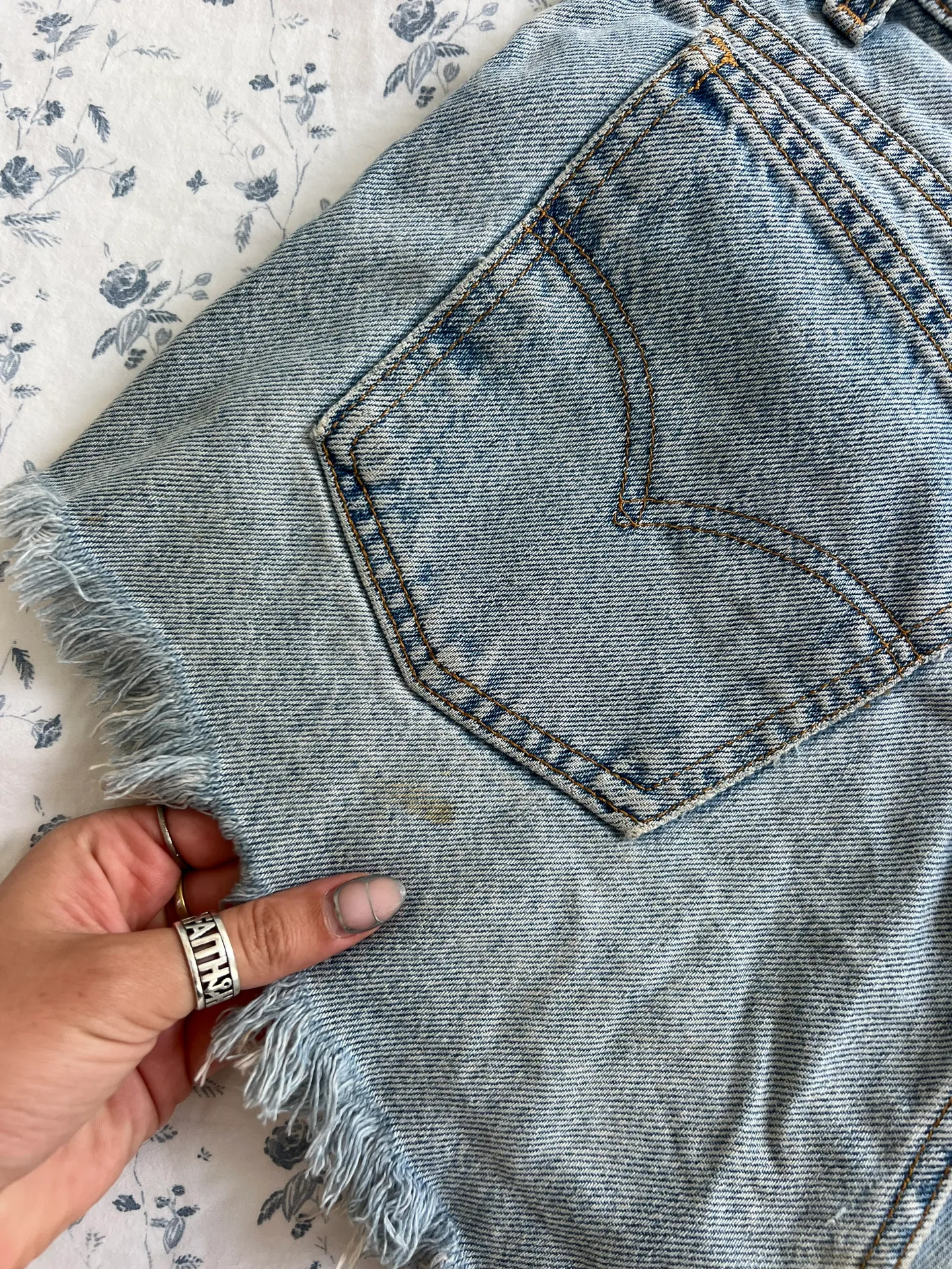 orange tab levi’s shorts 920 - Image 4