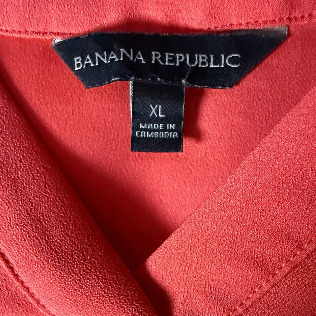 Banana Republic NWOT Women's Red Front Pleat Relaxed Fit Blouse Size XL - Image 3