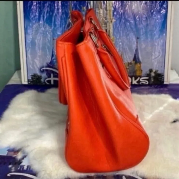 Disney Minnie Mouse daisy debossed heart logo Loungefly tote nwt - Image 3