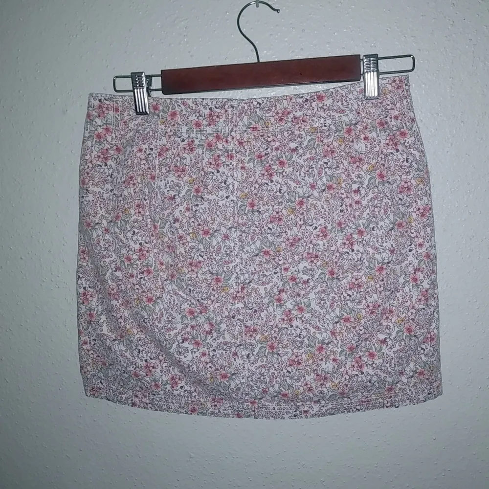JCP 10 29 Chintz Skort Cotton in Pink Floral on White Size M - Image 5