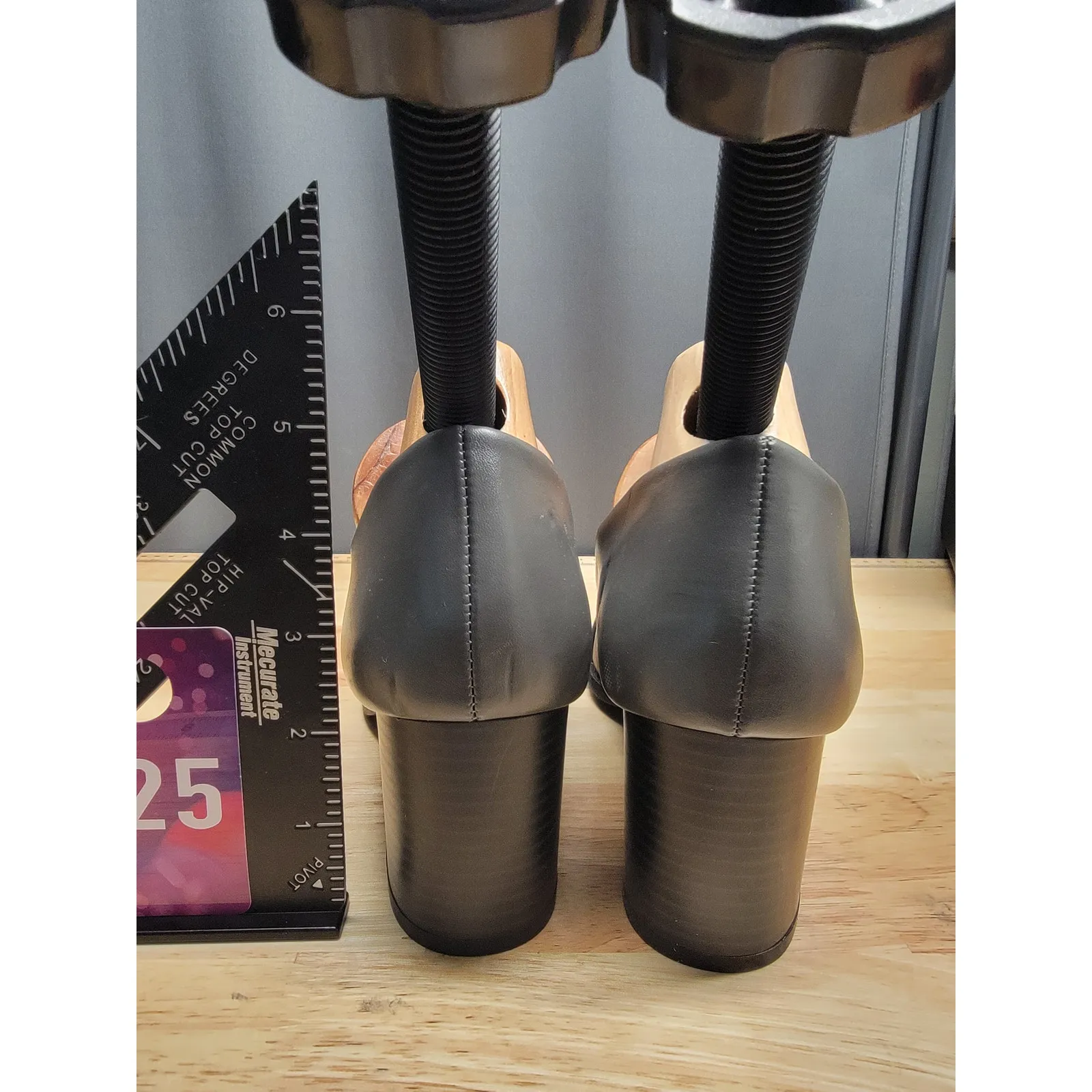 Mia Amore Pump Heels Women's 8.5 Gray Patent Leather Slip - Image 3