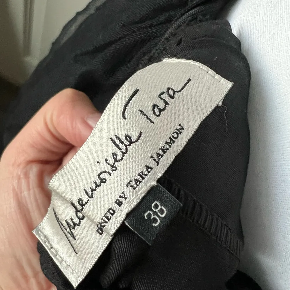 Elegant Black Tulle Skirt Size M - Image 6