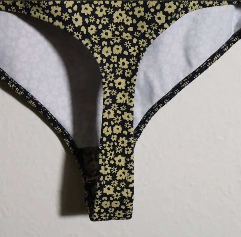 NWT  X revolve Talk Back Bodysuit Size Medium - Image 5