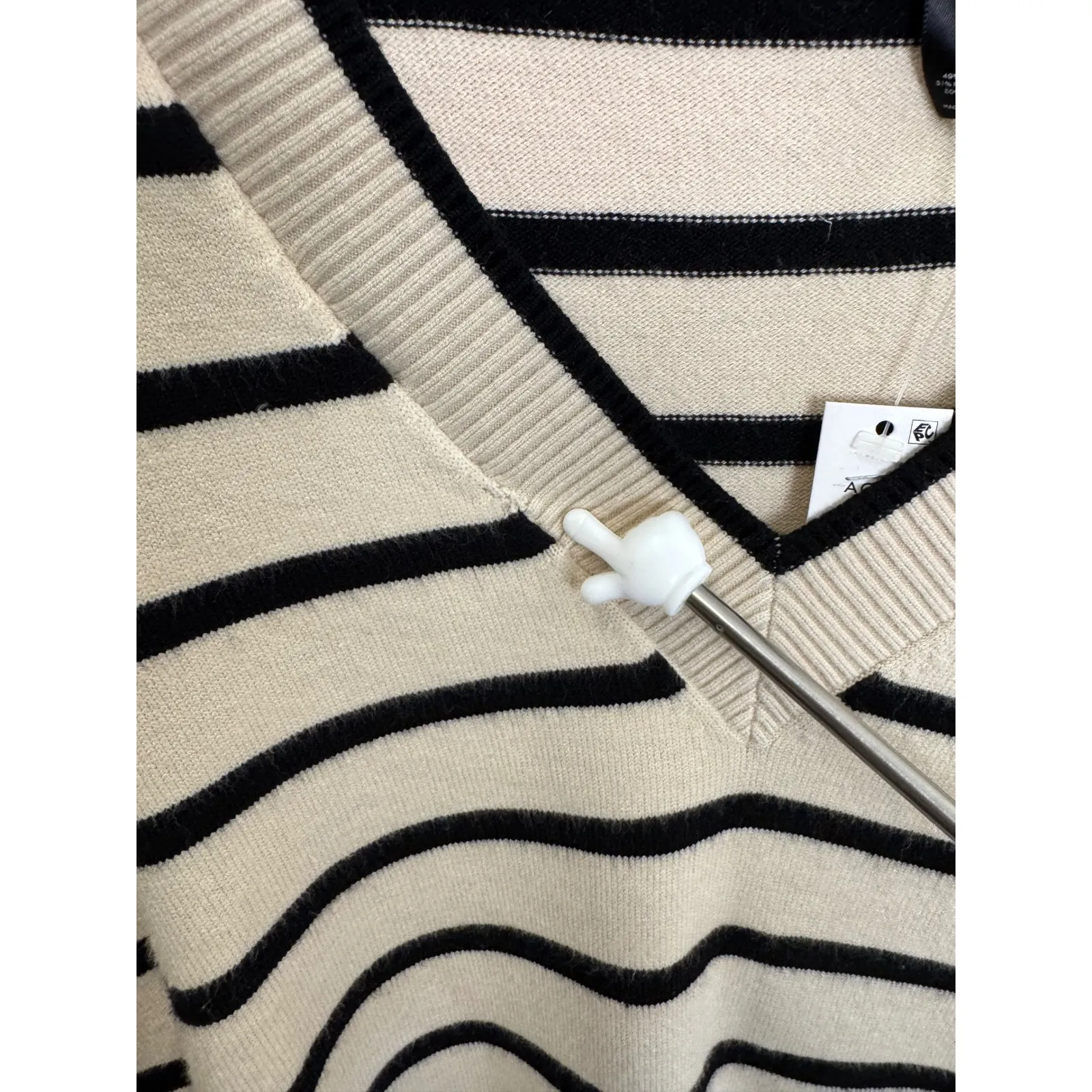 AQUA Striped V-Neck Sweater Knit‎ Pullover Top Size M REVIEW ALL PHOTOS ‼️ - Image 6