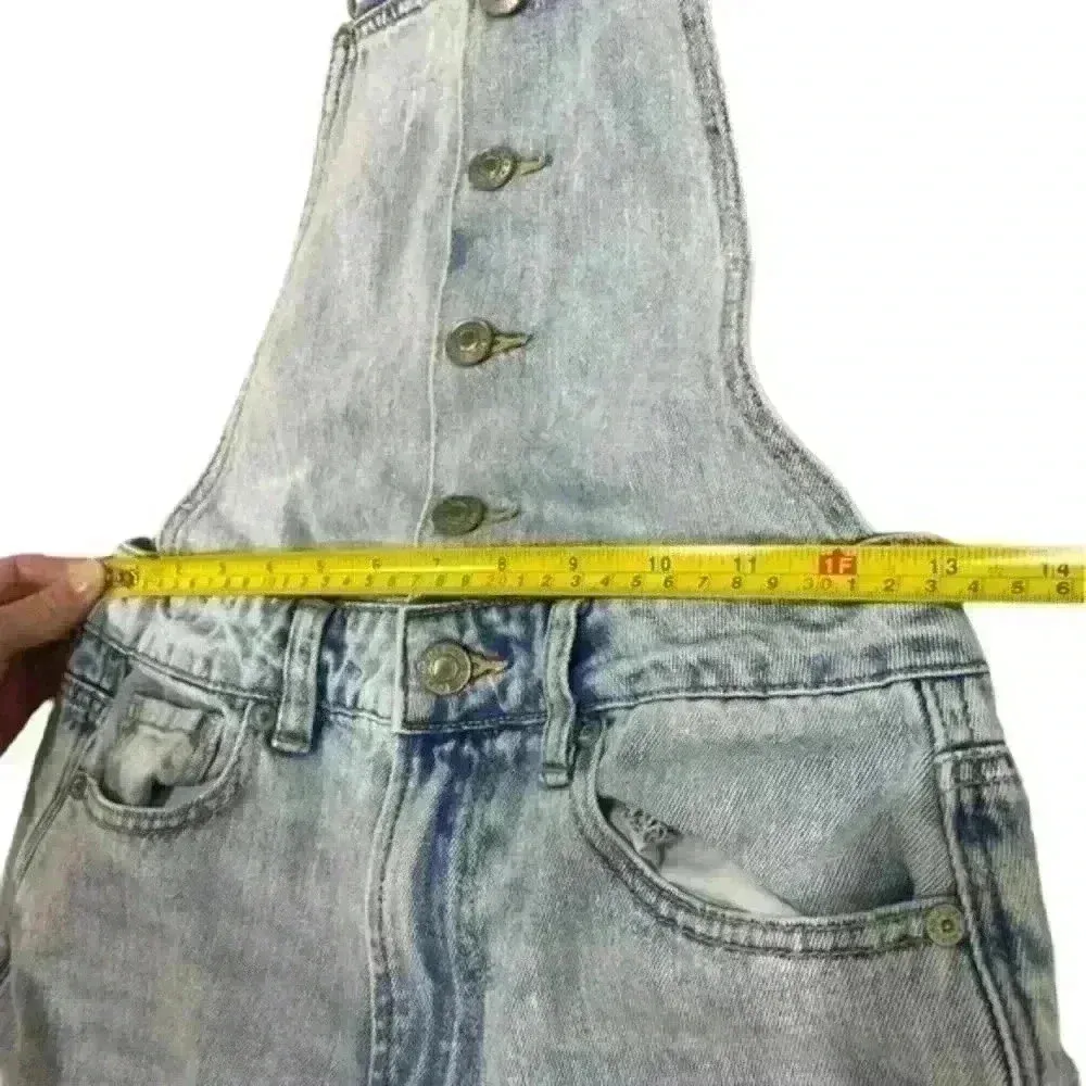 American Eagle Outfitters Blue‎ Jean Mom Overalls Woman Sz 2 Short Light Wash - Image 8