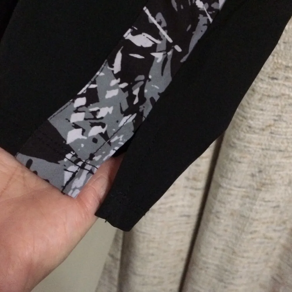 Fabletics  Shea Pant in Black/Paradise Print Size XXL - Image 2