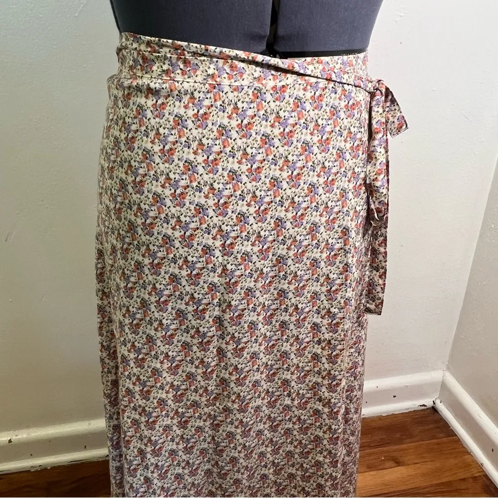 True Wrap Skirt White Orange Purple Floral Size undefined - Image 6