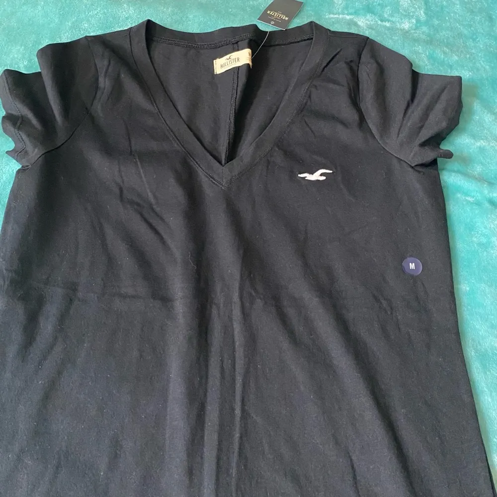 Hollister Women Black V Neck Tee - Image 2