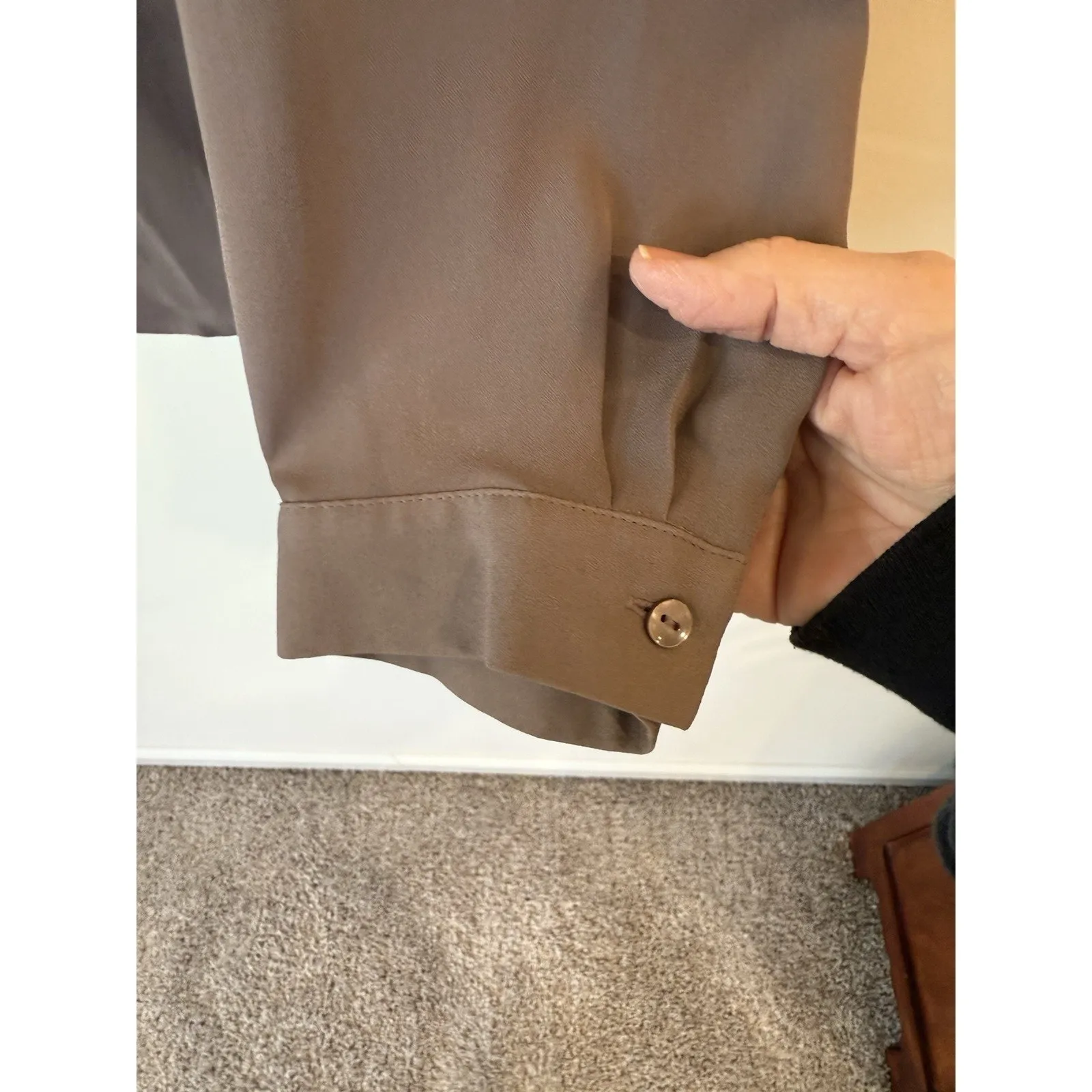 Violet and Clare Woman's Small Gray Long Sleeved High-Low button up blouse top - Image 4